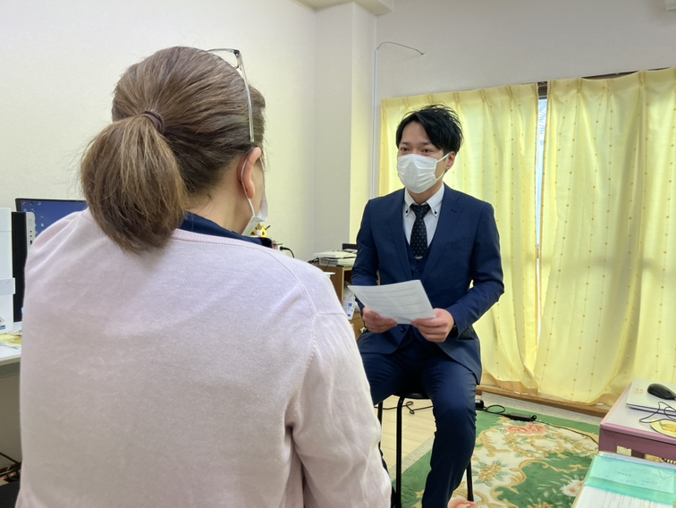 西田文世さんのインタビュー風景